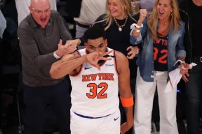 纽约尼克斯训练开放日；今晚官宣签约引欢呼；全明星赛在即；细节决定成败(尼克斯3换1唐斯登全美热搜)-爱游戏