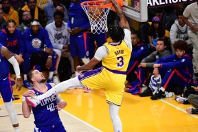 集结日洛杉矶湖人备战欧联，内部沟通细节曝光，气氛紧张，年轻球员得到机会的简单介绍-爱游戏