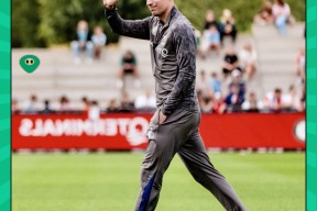 阿贾克斯训练开放日，今夜伤情更新引欢呼，葡超在即，身体对抗强度拉满(阿贾克斯球迷现场燃放视频)-爱游戏体育